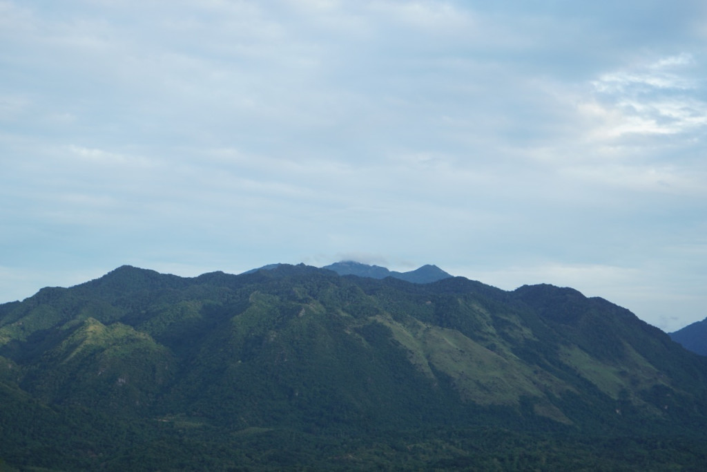 Panorama indah di puncak bukit glee Gurah jika dilihat dari jauh.