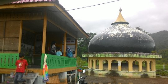 Kubah masjid tsunami yang hanyut diterjang gelombang tsunami pada 26 Desember 2004.